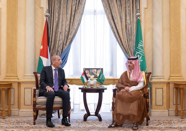 Deputy Prime Minister and  Foreign Minister Ayman Safadi and Saudi Foreign Minister Prince Faisal Bin Farhan on Wednesday holds talks in Riyadh on regional developments and boosting bilateral ties (Petra photo)